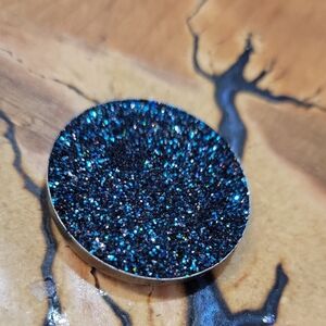 Pressed glitter eyeshadow